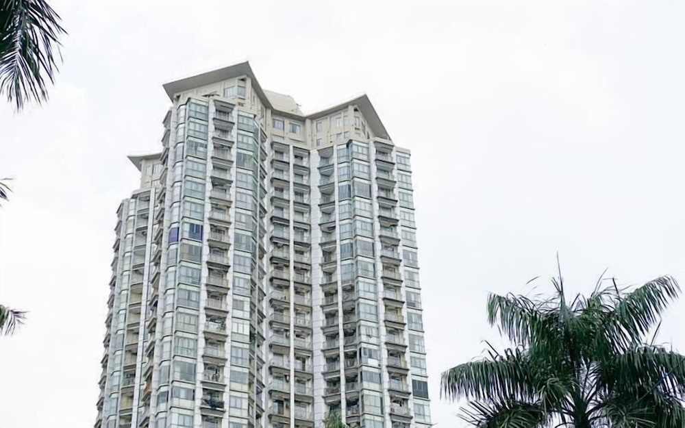 Warm Wood Accents Studio At Mangga Dua Apartment