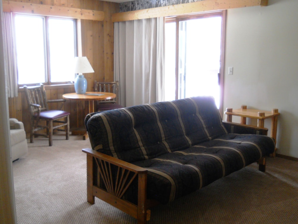 Lakewoods Resort & Lodge