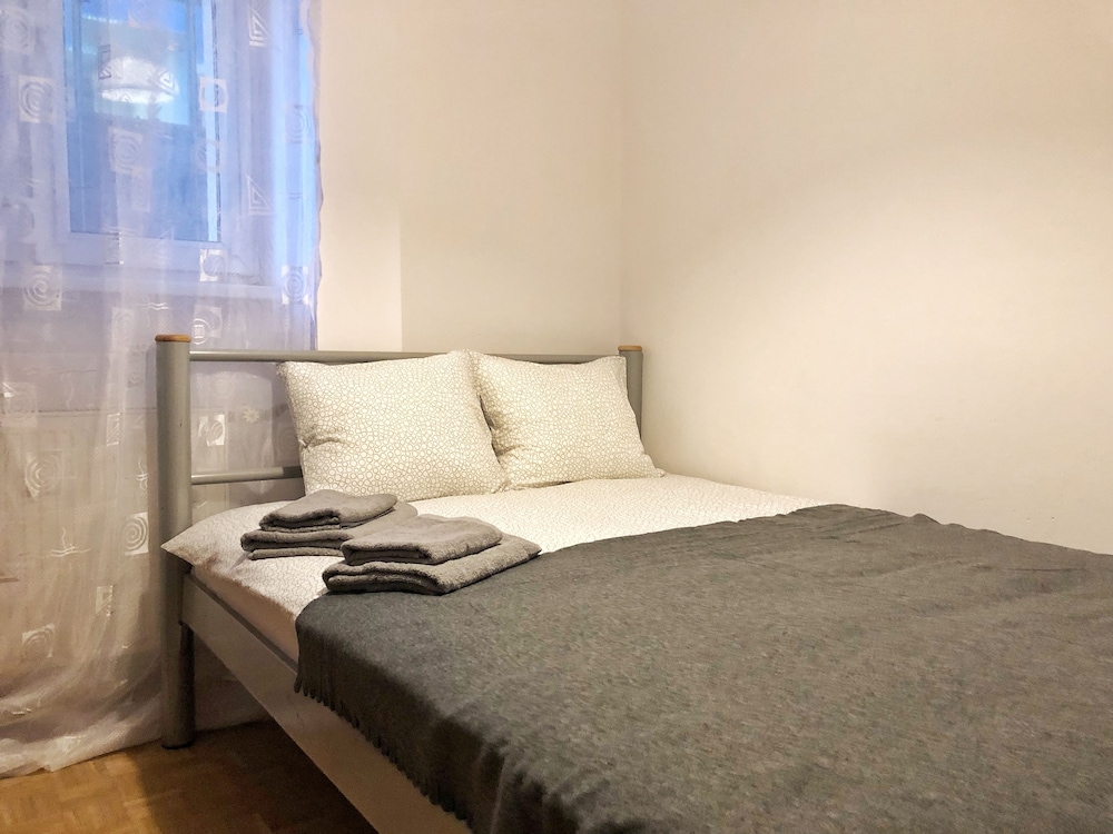 Fox Center Apartments
