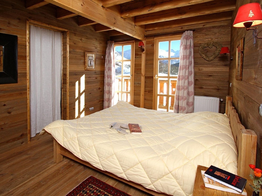 Chalet in Alpe D'huez With Sauna & Hot Tub view 4
