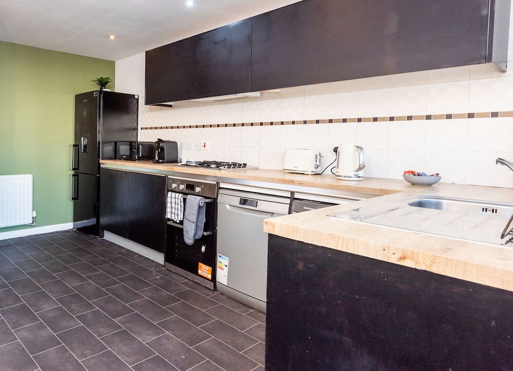 Family 3 Bedroom House by Guestz