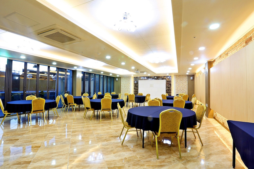 meeting & event spaces