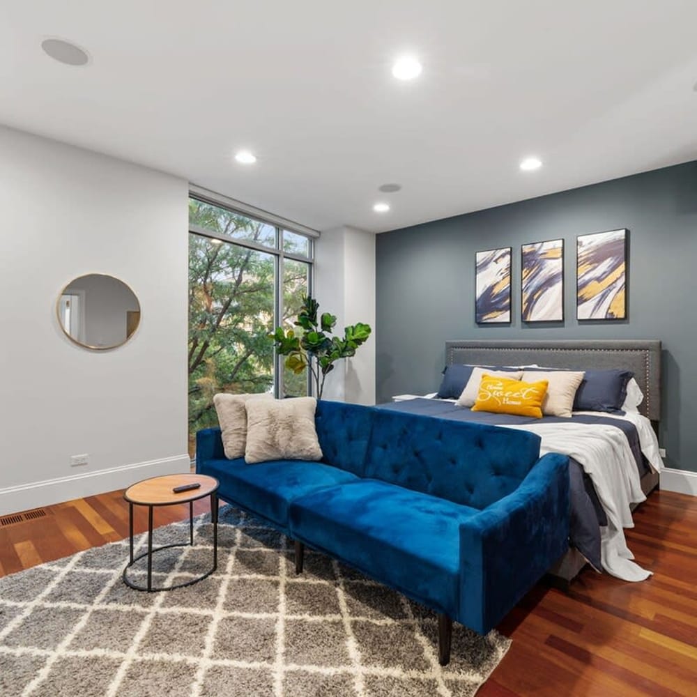 Luxurious 8 Bed Retreat State of the Art Theater