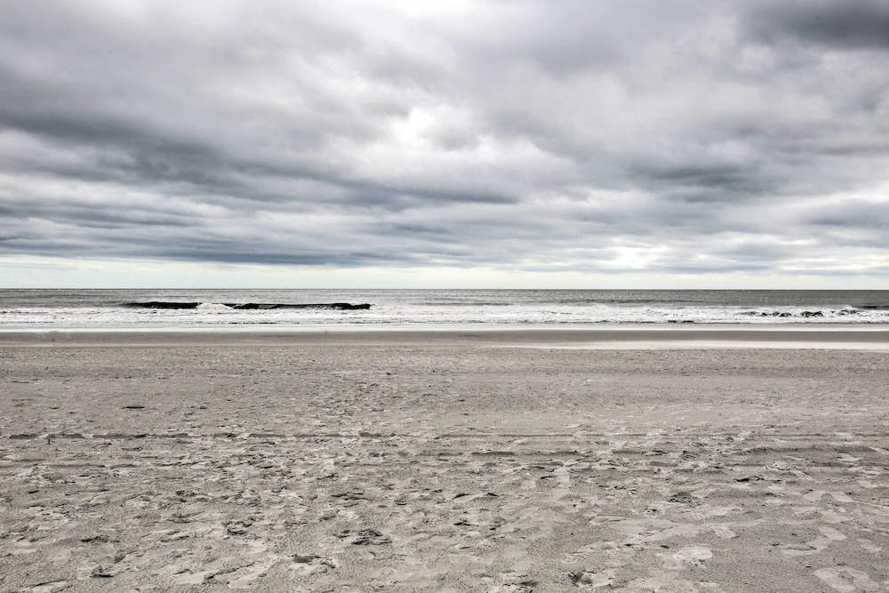 North Myrtle Beach Home: Steps to the Beach! view 3