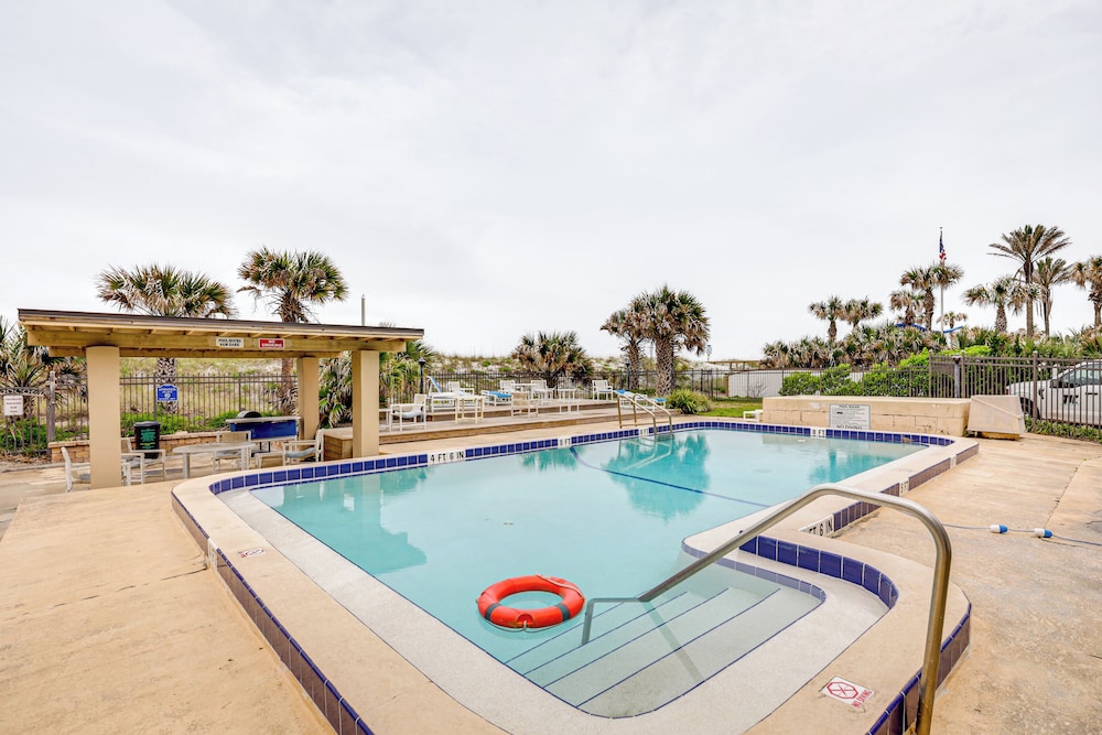 Steps to Pool + Ocean: Jacksonville Beach Gem!