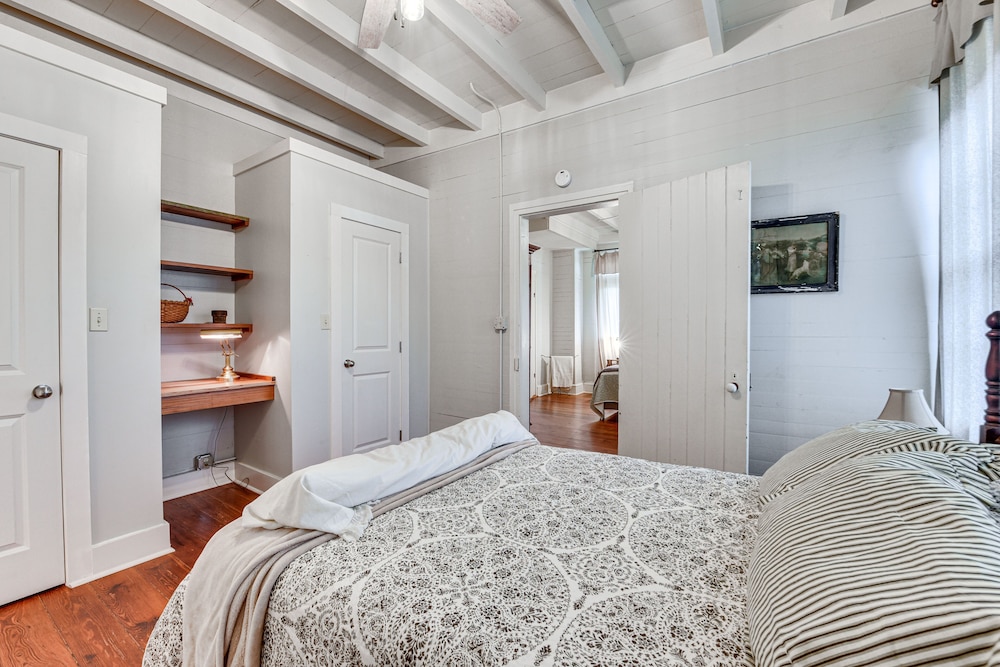 Historical 1835 Home in Grand Coteau!