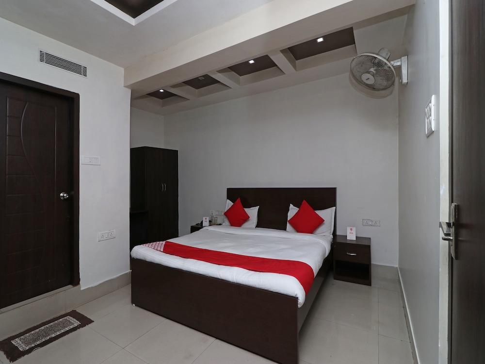 OYO 11722 Crystal Guest House
