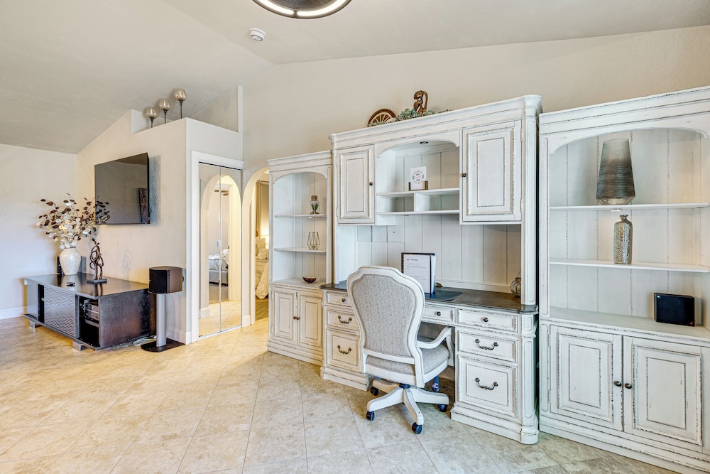 6 Mi to Beach: Family Oasis w/ Pool in Cape Coral