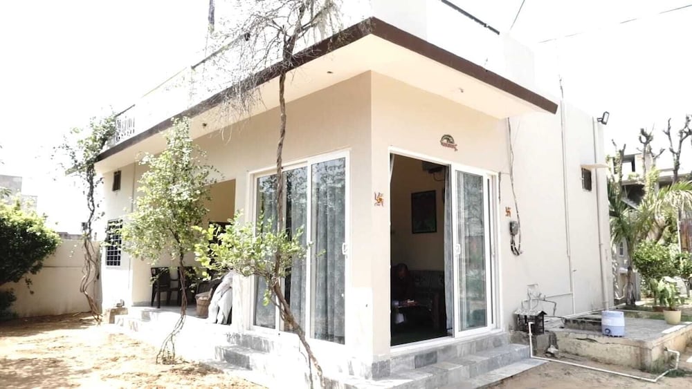 Shyam Luxurious Huts & Guest House