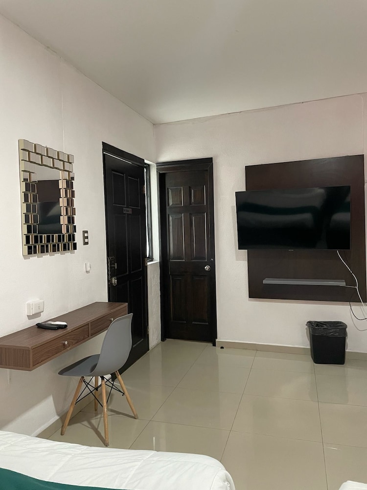 Adhoc Boutique Barrio Antiguo