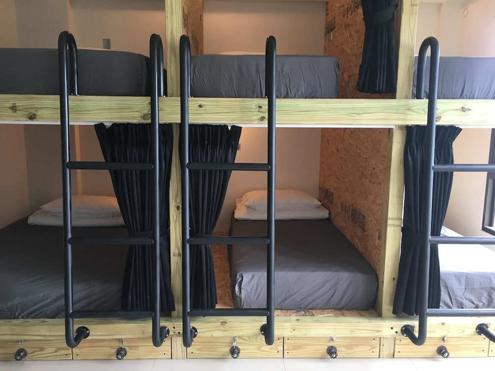 Wave Backpackers - Hostel