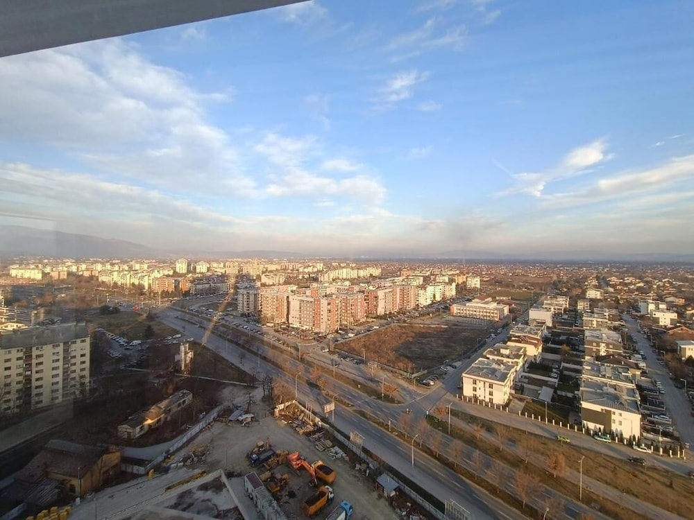 18th Floor Condo With Pool & Fitness Center