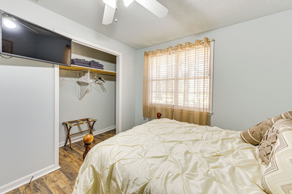 3 Mi to Dtwn Beaufort: Quiet Family Home w/ Yard
