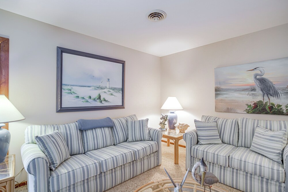 Ocean City Getaway w/ Balcony, Steps to Boardwalk!