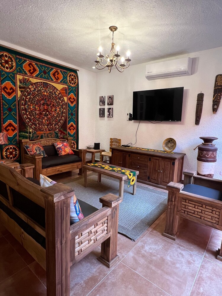 Casa Colonial en Pueblo Mágico by Adhoc