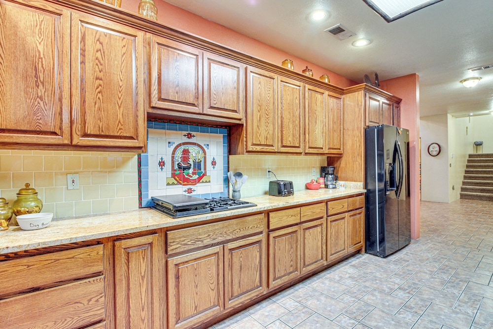Stunning Sandia Mtn Views: Rio Rancho Retreat
