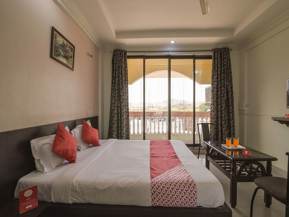 OYO 13151 Hotel Om Palace