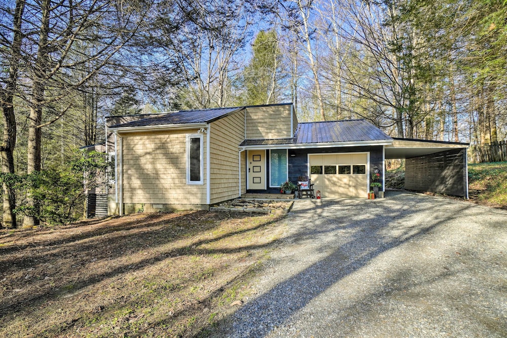 Peaceful Jamestown Retreat w/ Sauna! view 2