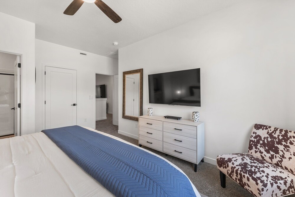 Popular Poolside Retreat 4 Bedroom Townhouse