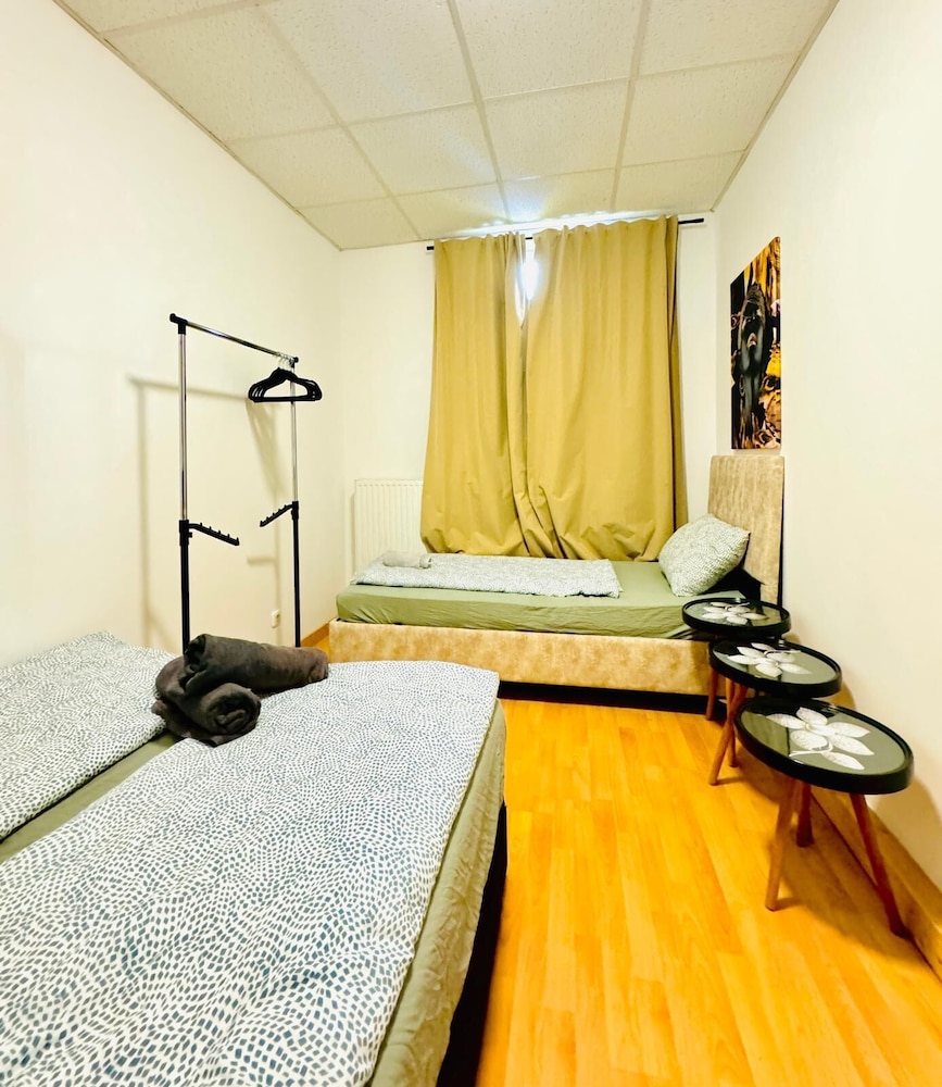 Cityside Two Bedroom Apt Budget Stay