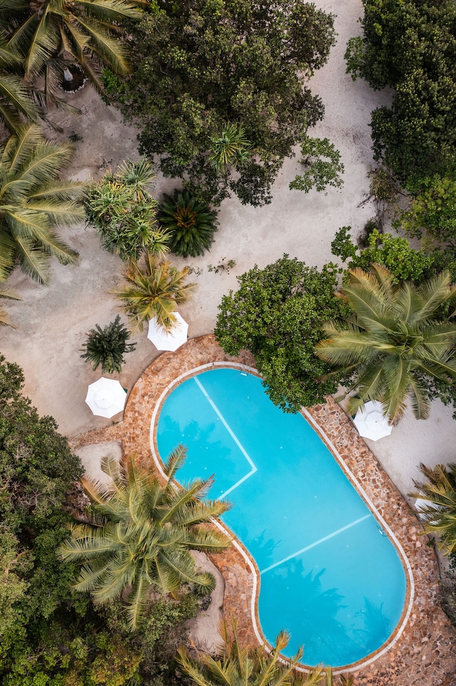 Hakuna Majiwe Beach Lodge