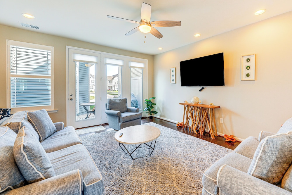 Spacious Townhome 2 Mi to Bethany Beach Boardwalk