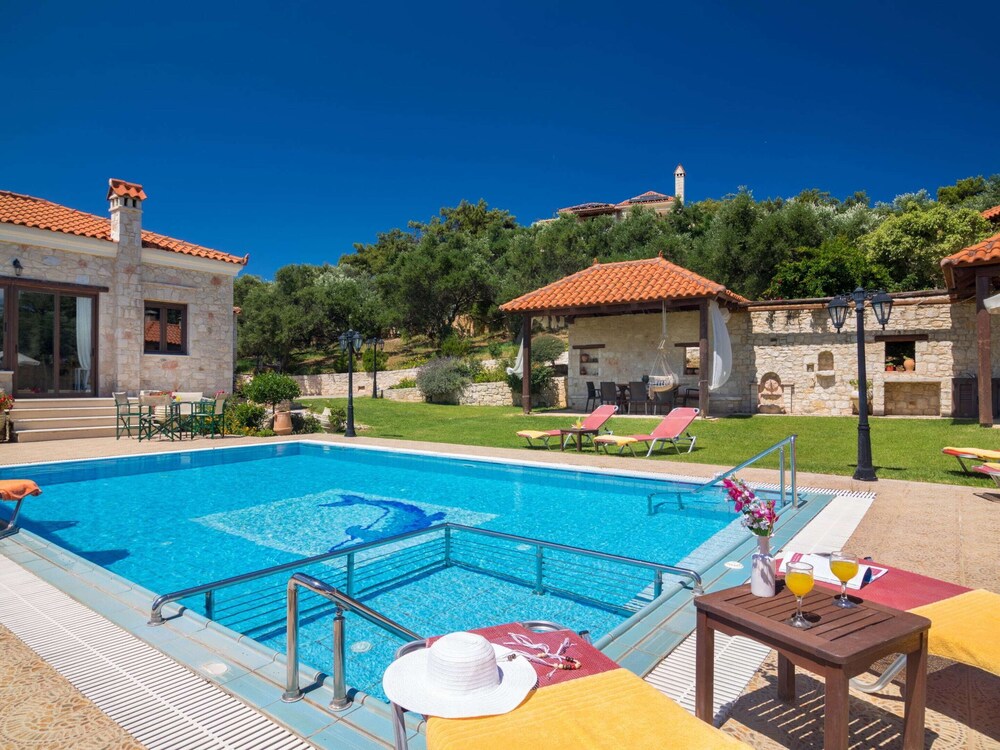 Villa in Tavronitis With Pool & Stunning Views view 3