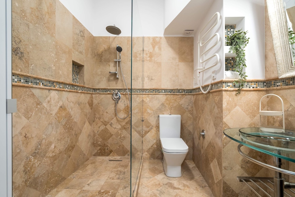 Calea 3BR Victoriei Stunner - Two Living Rooms - Balconies on the Avenue