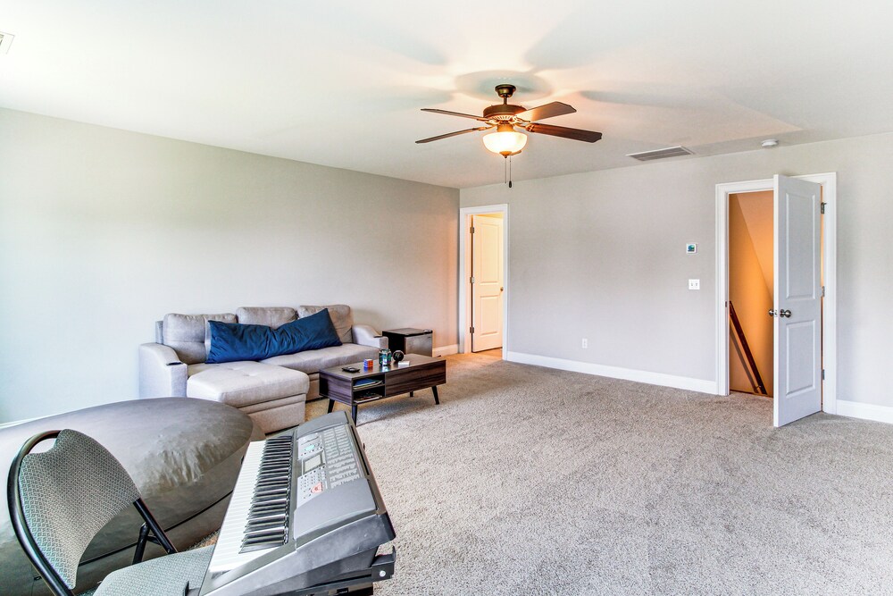 4 Mi to Dtwn: Stylish Home w/ Large Yard in Dothan
