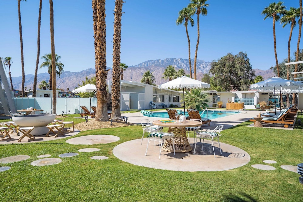 The Monkey Tree Hotel Buyout by Avantstay Entire Hotel Buyout! Funky Rooms w/ Modern Amenities!