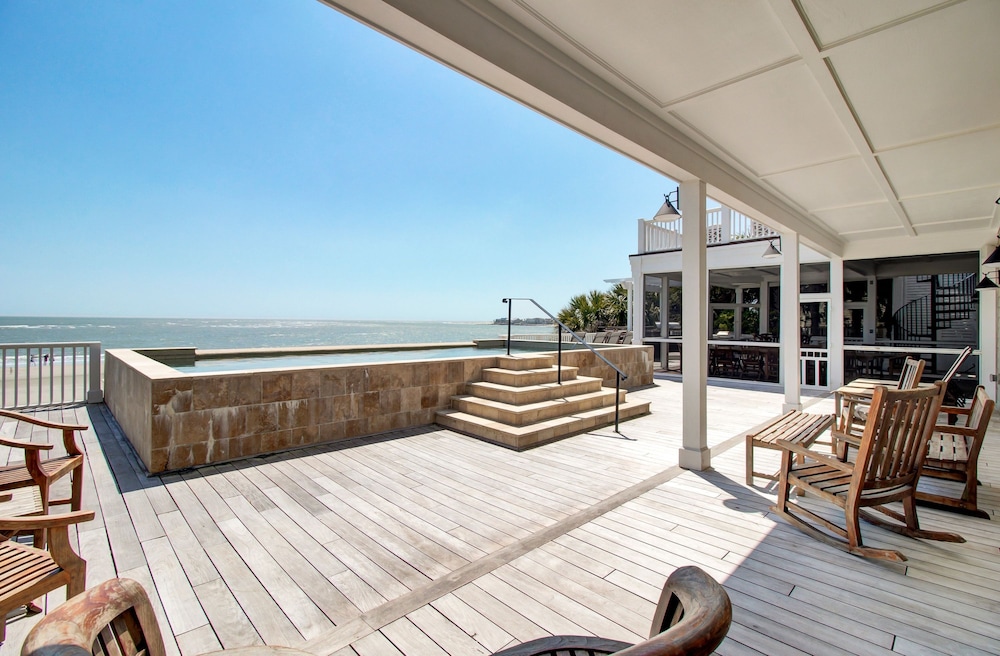 114 Ocean Boulevard by Avantstay Beachfront Infinity Pool Basketball Court Recently Renovated
