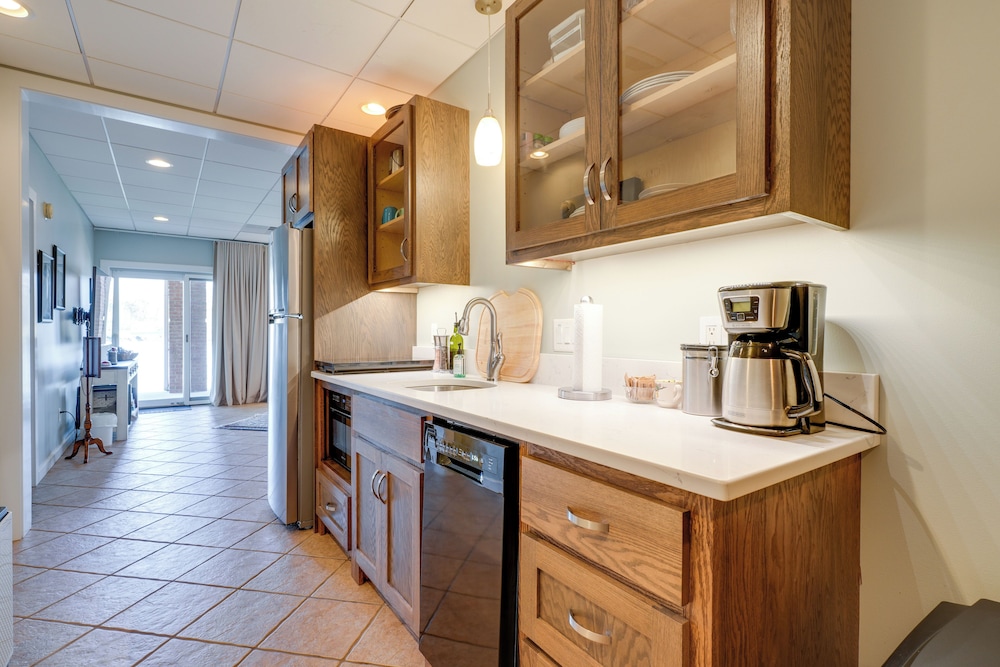 Lake Chatuge Apt w/ Boat Dock in Hayesville!