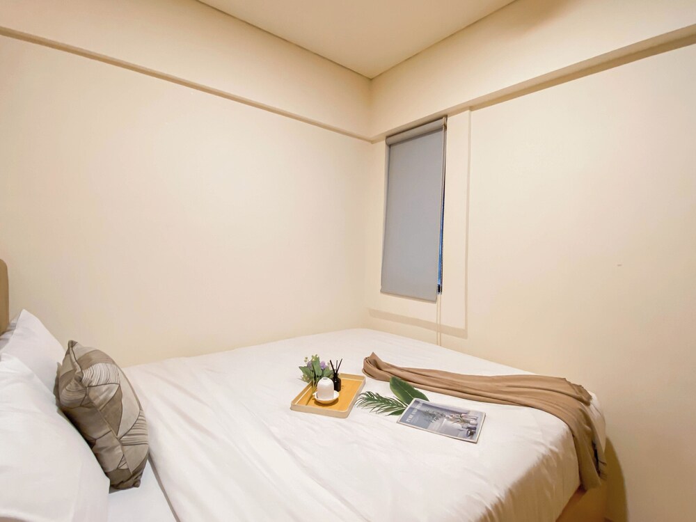 Cozy And Minimalist 1Br With Working Room Meikarta Apartment
