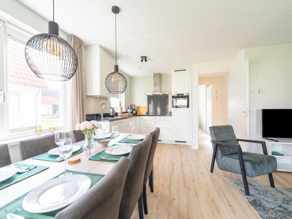 Luxurious Holiday Home With Parking