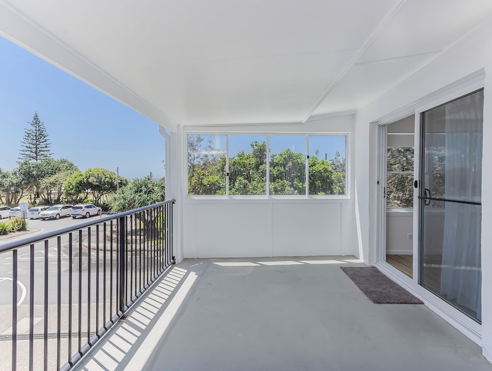 Relax on Marine Parade 2 BDR Apartment