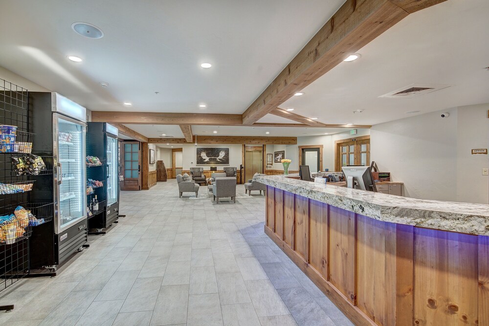 Spacious, Updated Townhome With Private Garage 3 Bedroom Condo