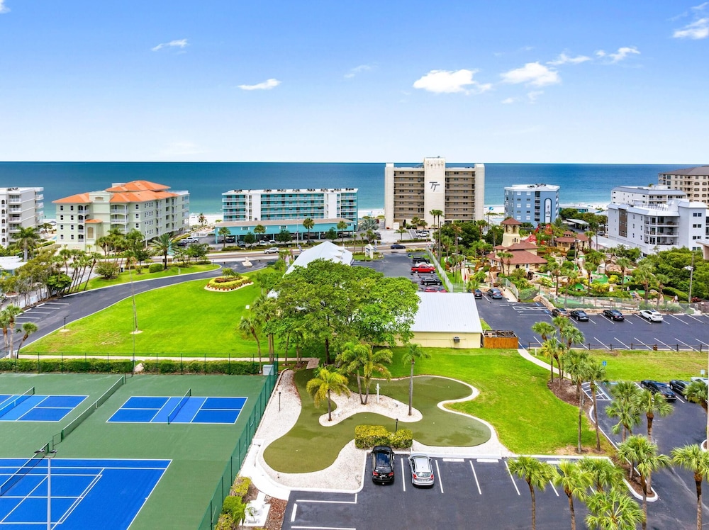 Bayshore Yacht & Tennis 806