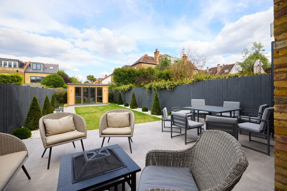 The Roehampton Place - Elegant 5bdr House With Garden Parking