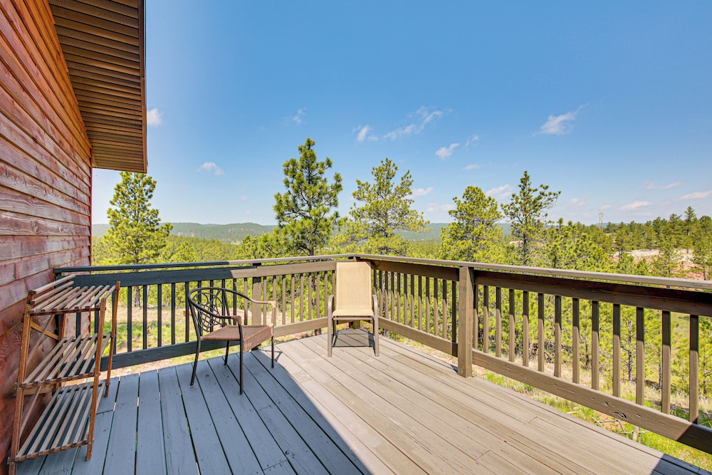 3 Mi to Dtwn: Mtn-view Retreat in Hot Springs!