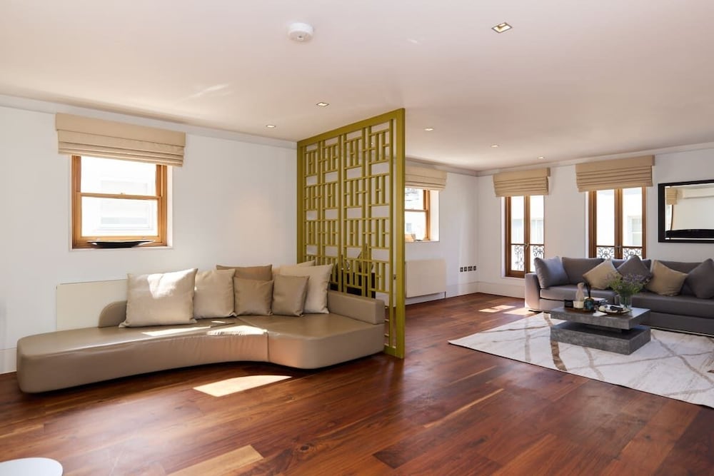 The Radnor Mews Residence Stylish 3bdr Mews House