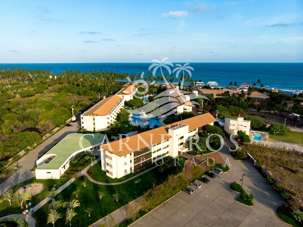 Flats no Carneiros Beach Resort