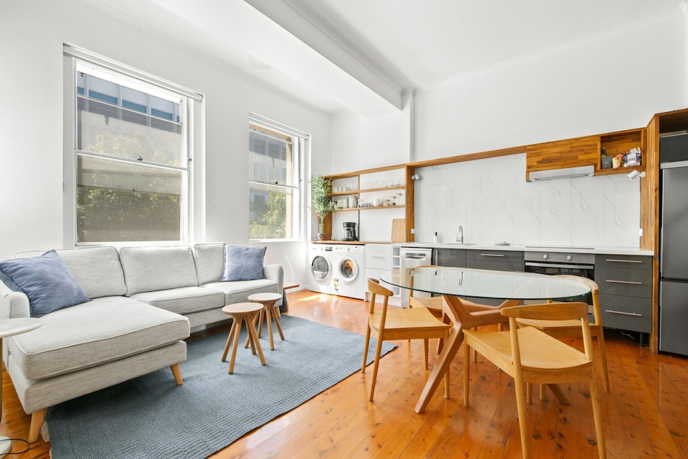 Stylish Inner City 2-bed Unit by Fig Lane Park