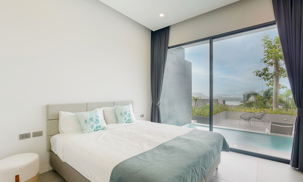 Yamu Hills Panoramic Ocean View 6 Bed Luxury Vila