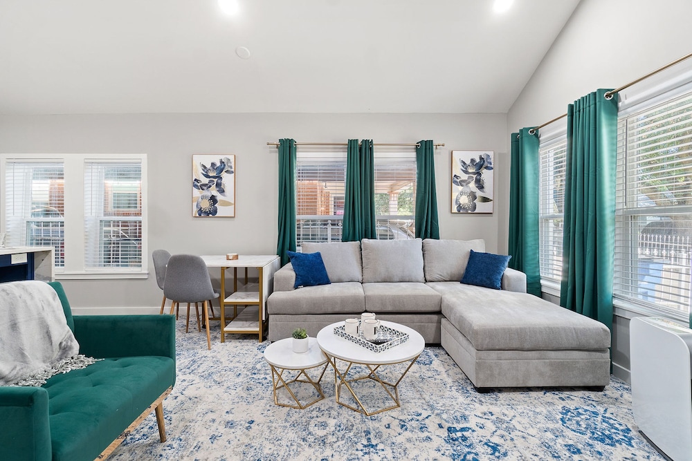 Emerald Indigo House Pet Friendly