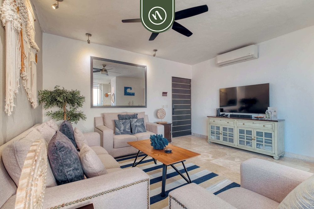 Corner 2 BR Condo - Spectacular Oceanview Sunsets