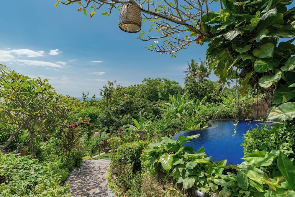 Alamanda Lovina Resort