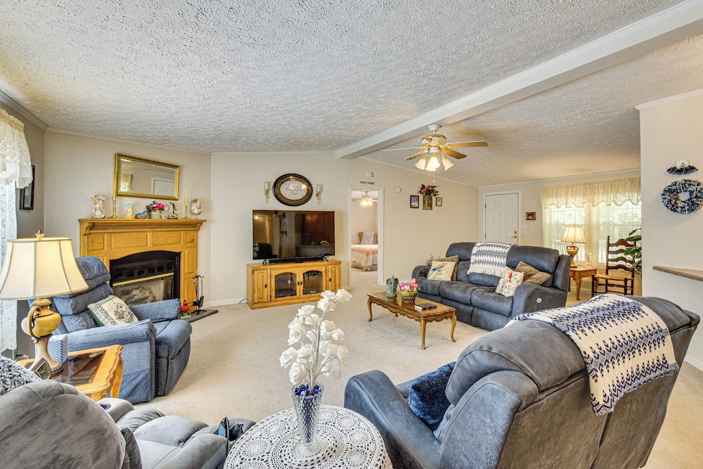 2 Mi to Dtwn: Retreat on 3 Acres in Pelzer!
