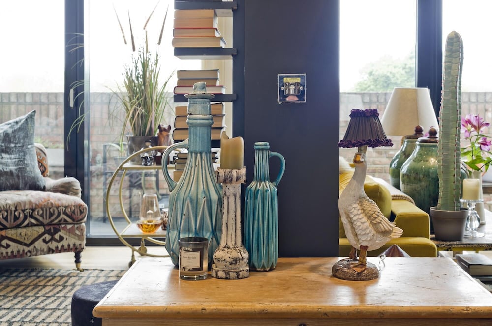 Fabulous East London Flat With Rooftop Pool by Underthedoormat