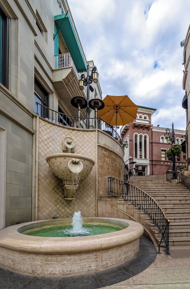 Brand-New Chic Nest In Prime Location