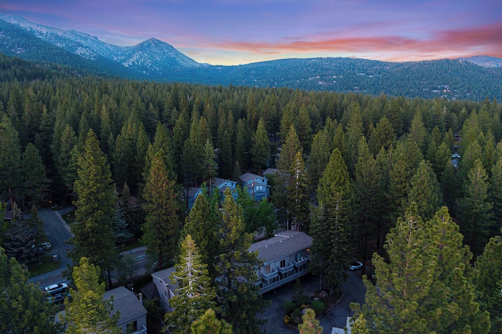 Cozy Forest Hideaway in Incline Village Private Balcony Sierra Solace by Avantstay
